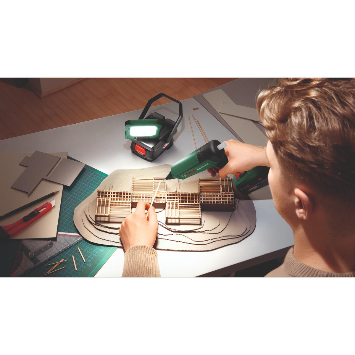 Bosch Akku-LED-Leuchte EasySpotLight 18V-400