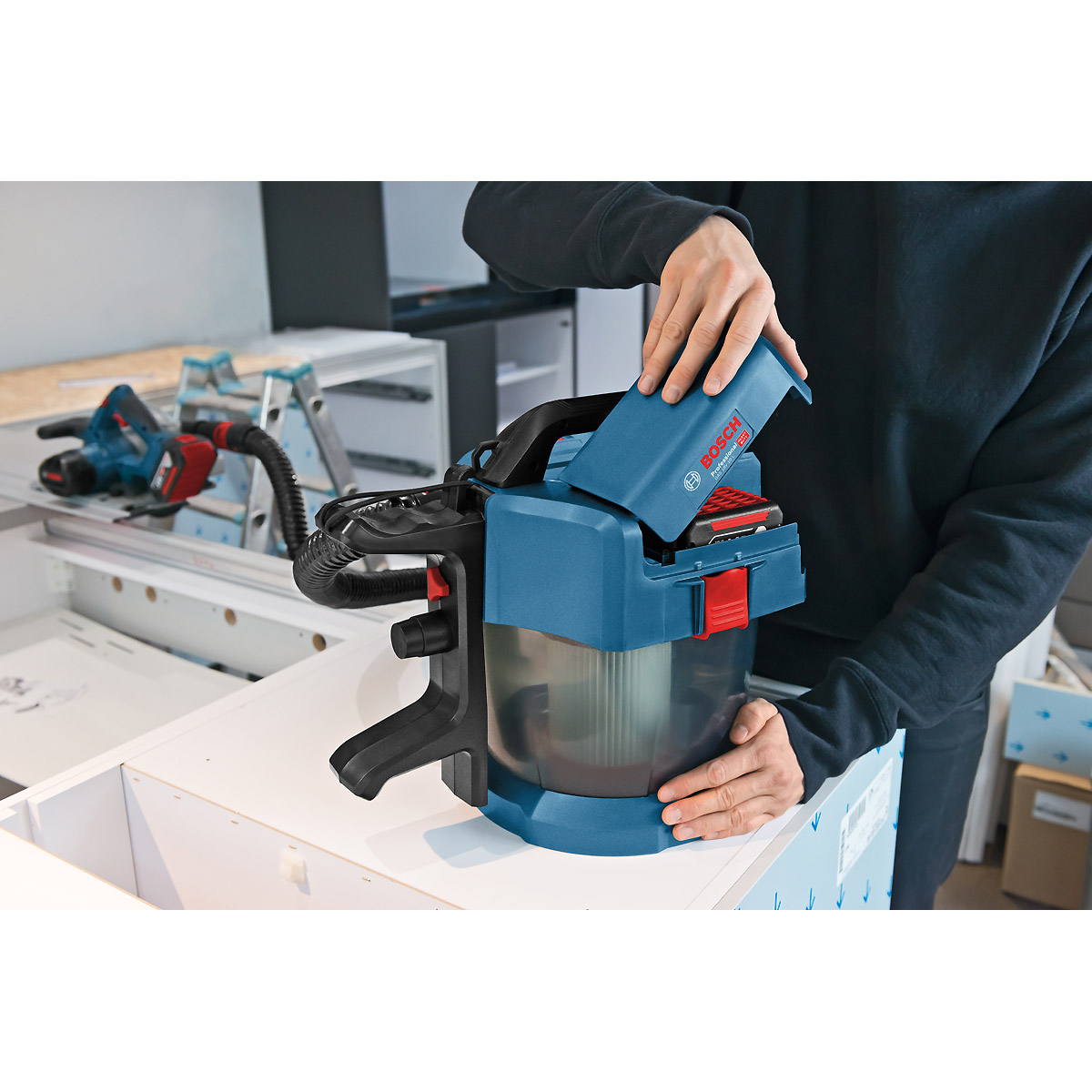 Bosch Akku-Staubsauger GAS 18V-10 L, Solo Version, mit Elektrowerkzeugadapter