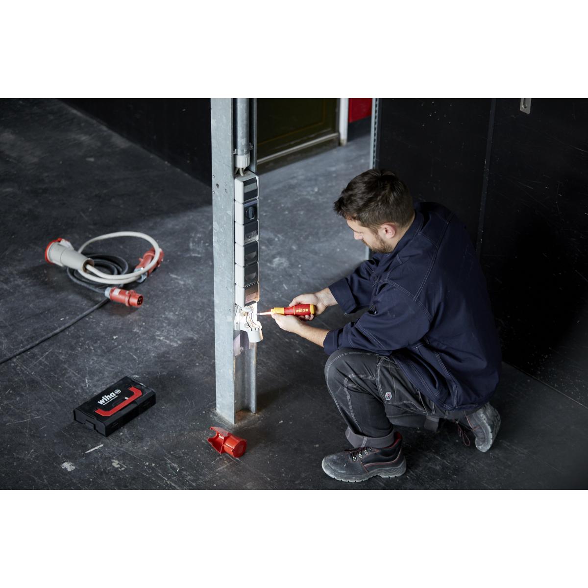 Wiha E-Schraubendreher speedE II electric 7-tlg mit slimBits, Batterien und USB-Ladegerät in L-Boxx Mini