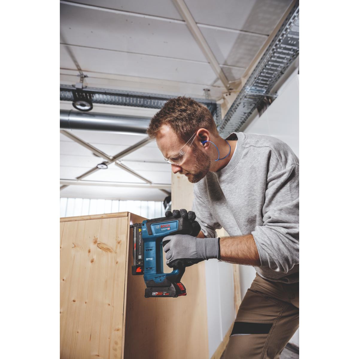 Bosch Akku-Holznagler GNH 18V-35