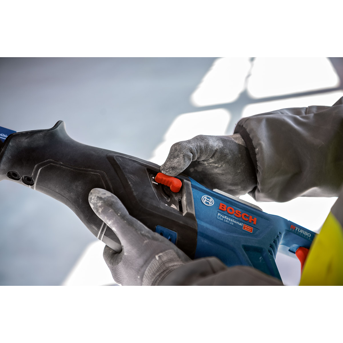 Bosch Akku-Säbelsäge BITURBO GSA 18V-28 mit Säbelsägeblatt Solo