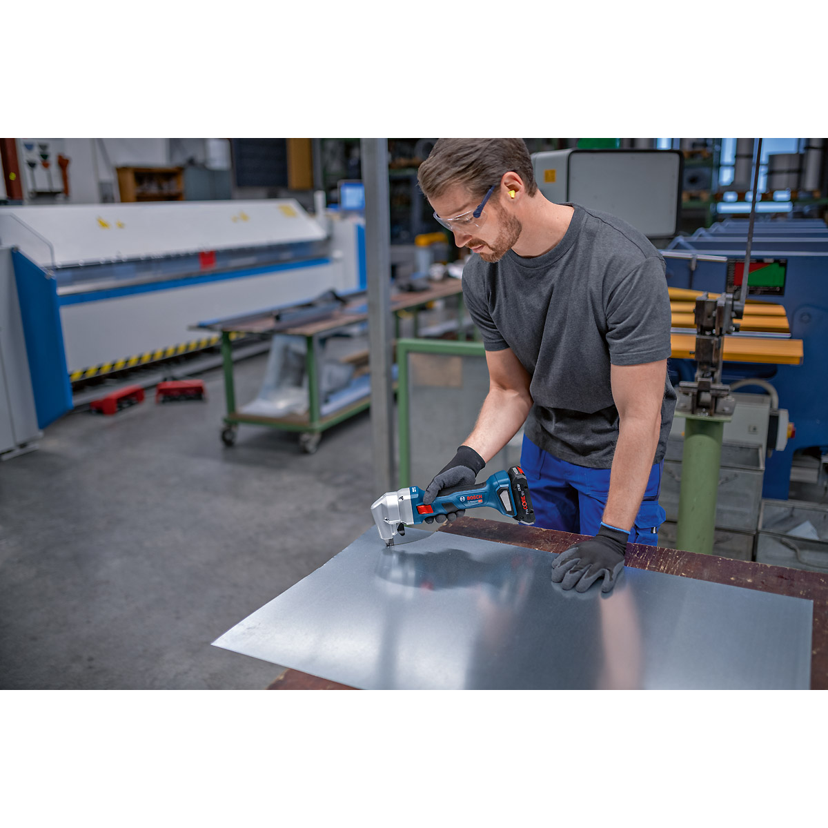 Bosch Akku-Nager GNA 18V-16 E, 2 Akku ProCORE18V 4.0Ah, Ladg. u. L-BOXX