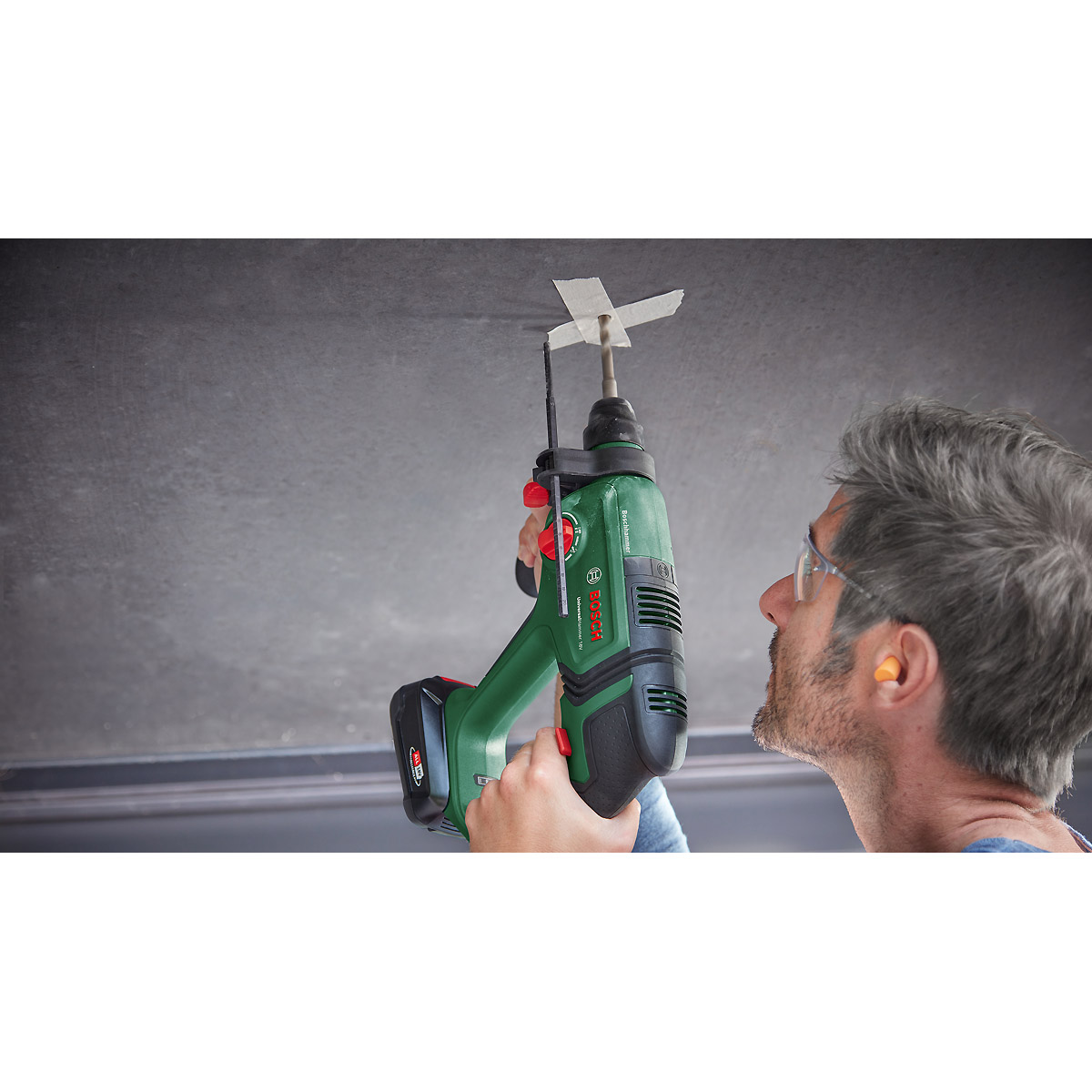 Bosch Akku-Bohrhammer UniversalHammer 18V