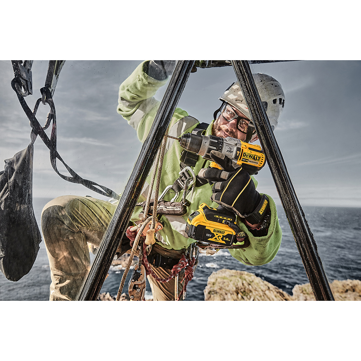 DEWALT Akku 3-Gang-Schlagbohrschrauber 18V + 2 Akku + Schnellladegerät