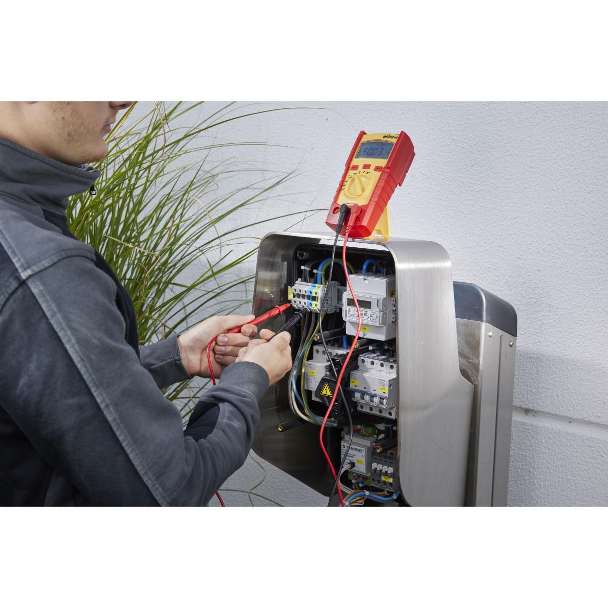Wiha Digitales Multimeter bis 600 V AC, CAT IV mit 2x AAA-Batterien