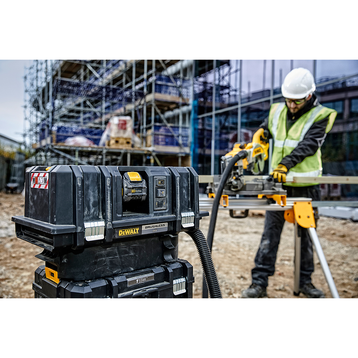 DEWALT Akku-Sauger 54V M-Klasse Basisversion mit Fernbedienung