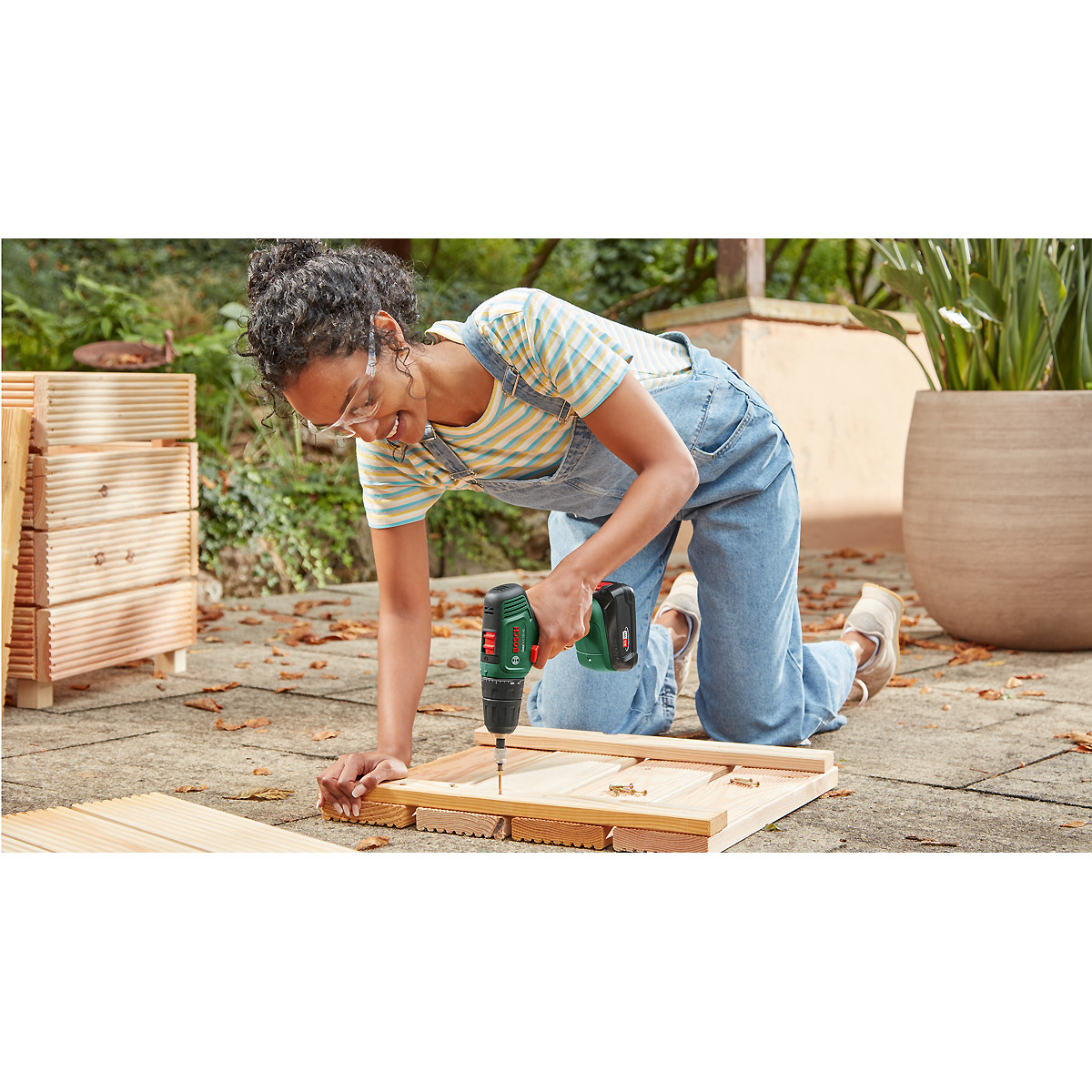 Bosch Akku-Bohrschrauber EasyDrill 18V-40: 2x Akkupack PBA 18V 2.0Ah W-B