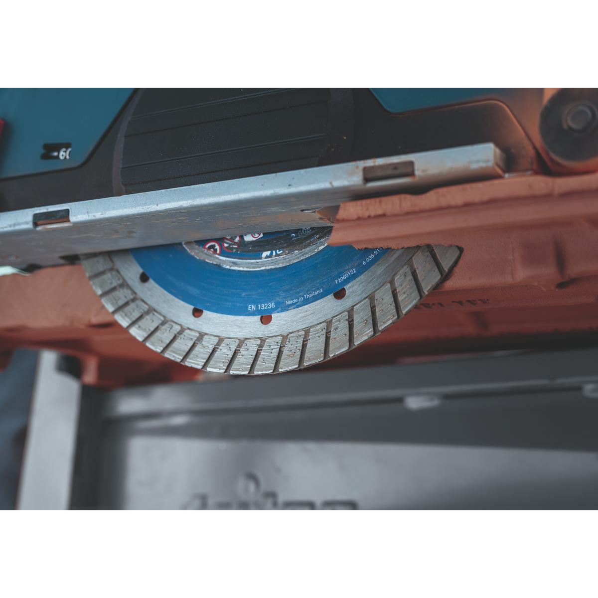 Bosch EXPERT MultiMaterial X-LOCK Diamanttrennscheiben, 22,23 x 2,4 x 12 mm