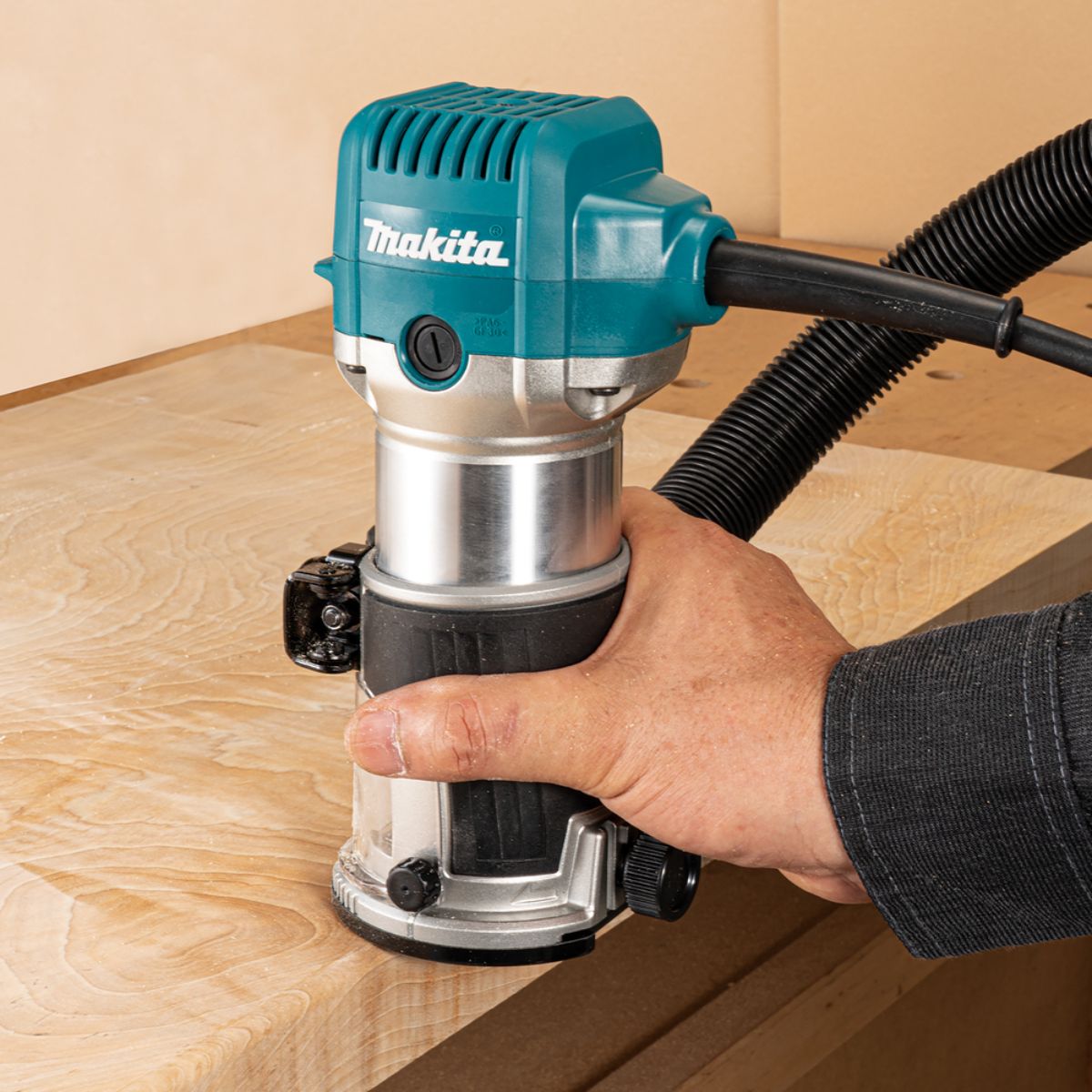 Makita Multifunktionsfräse 710 W inkl. Fräsmodule im MAKPAC RT0702CX2J