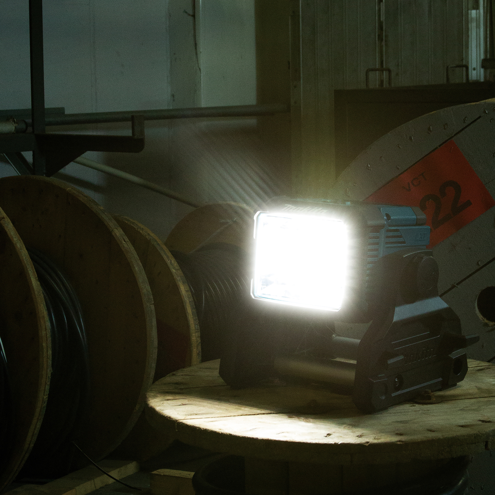 Makita LED-Baustrahler LXT 14,4V - 18V - 230V - DEADML811