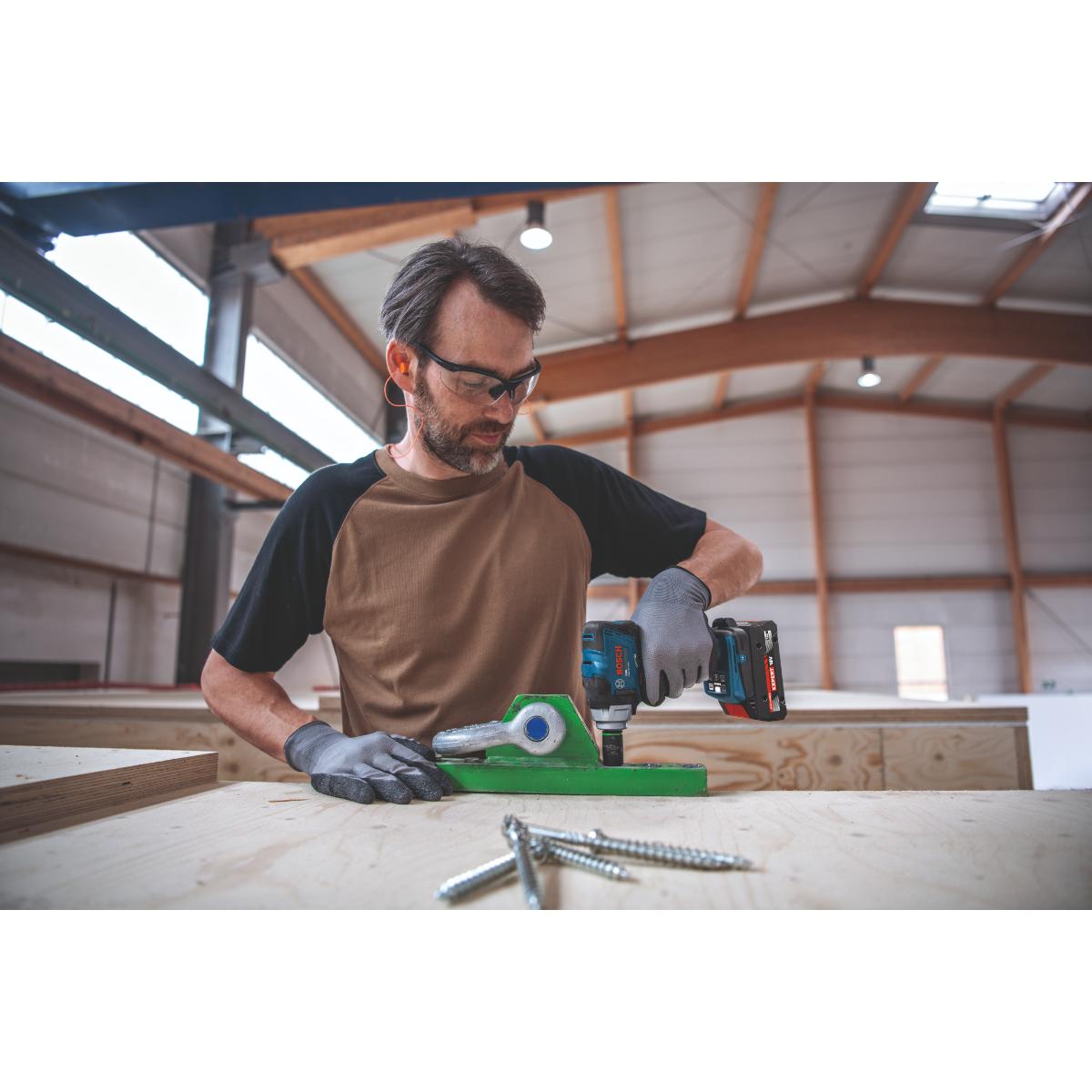 Bosch Akku-Drehschlagschrauber GDS18V-330H, 2x Akku EXBA18V-40 in L-BOXX