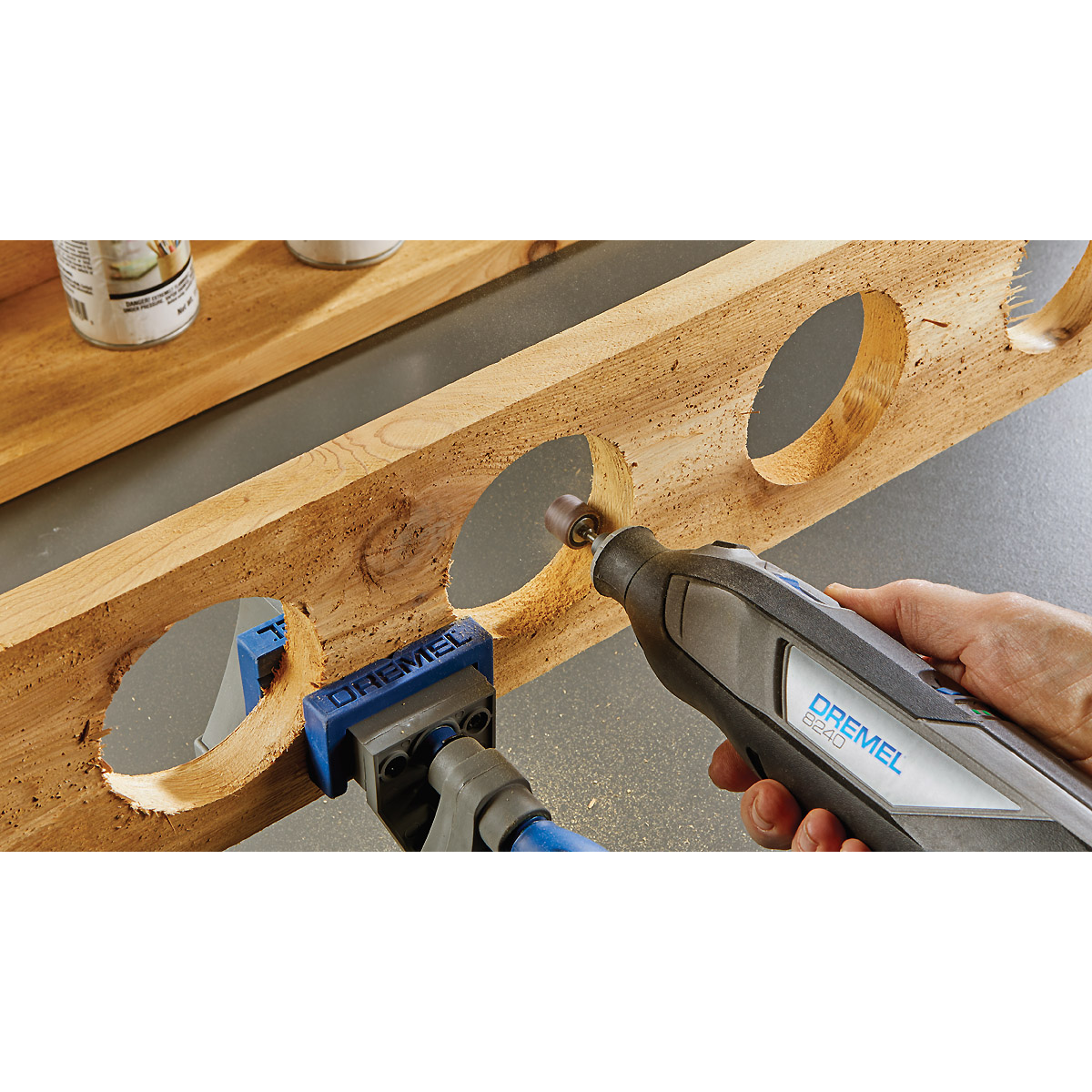 DREMEL 8240 1x 12-V-2Ah-Akku, 5 Zubehöre