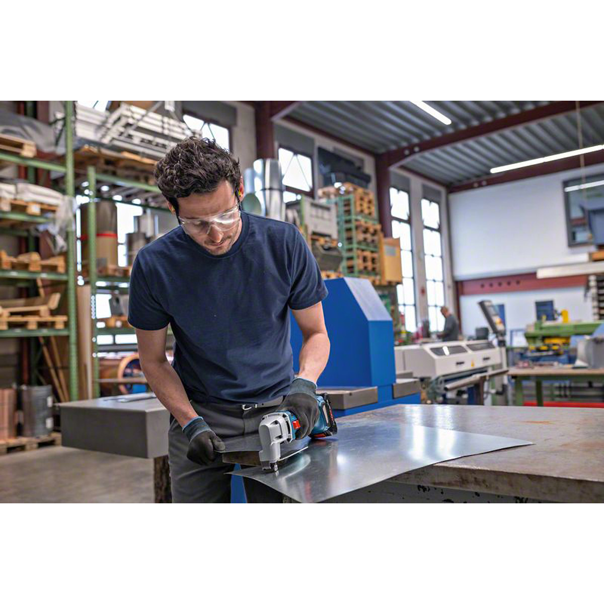 Bosch Akku-Blechschere GSC 18V-16 E, 2 x Akku ProCORE18V, Schnelladeg. u. L-BOXX
