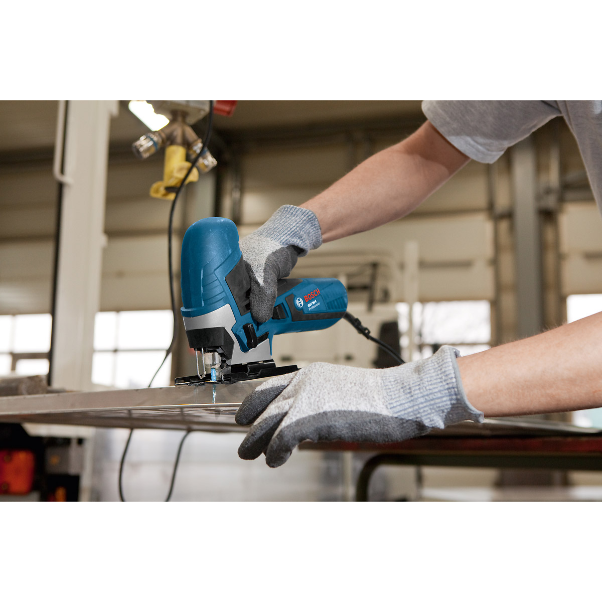 Bosch Stichsäge GST 90 E mit 1 x Stichsägeblatt T 144 D, in Handwerkerkoffer