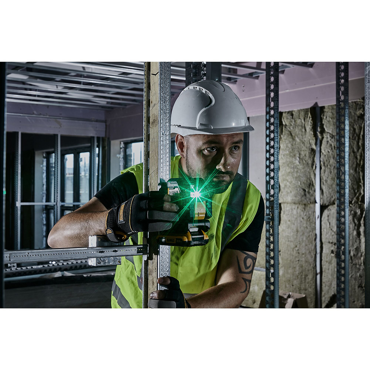 DEWALT Akku-Kreuzlinienlaser Compact 18V grün + Akku + Schnellladegerät