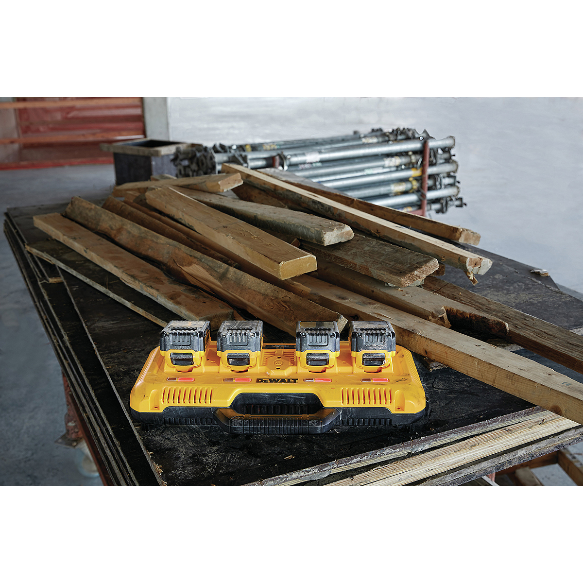 DEWALT Vierfach-Schnellladegerät für XR Akkus