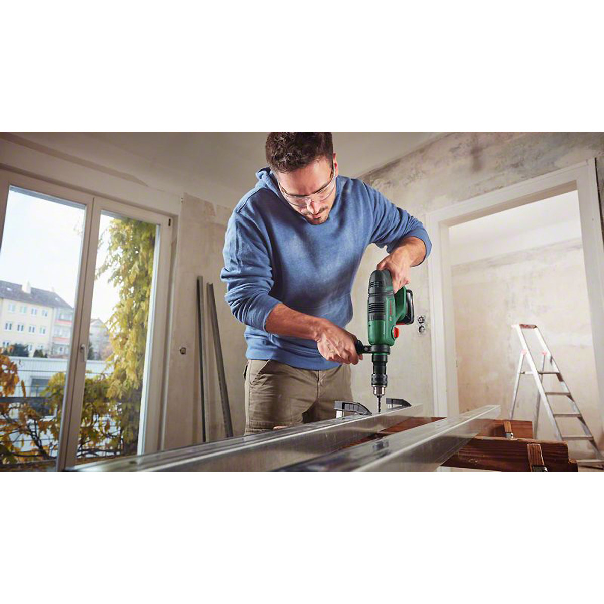 Bosch Akku-Bohrhammer UniversalHammer 18V