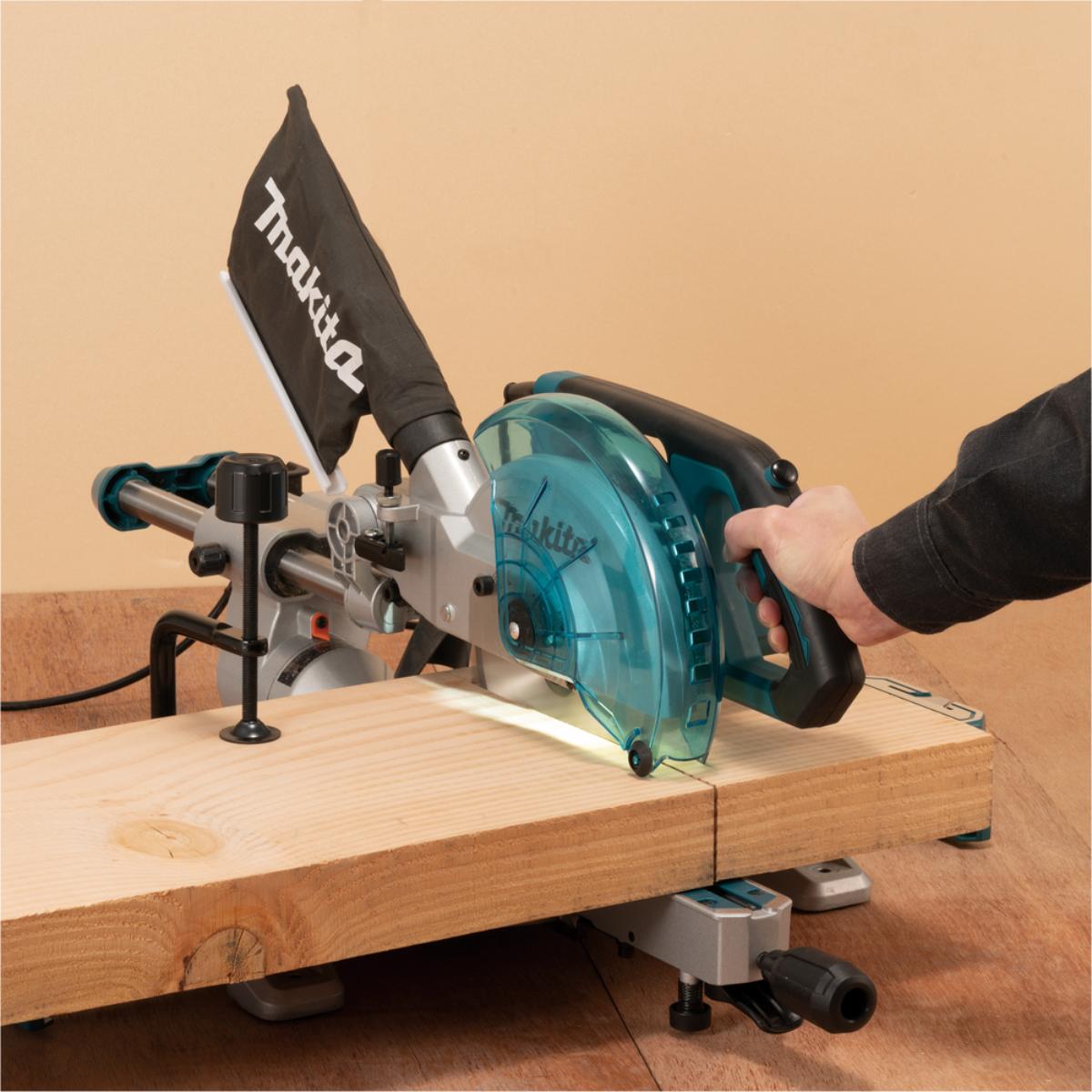 Makita Kapp- und Gehrungssäge 1.200 W - 216 mm - 5.000 U/min - LS0816F