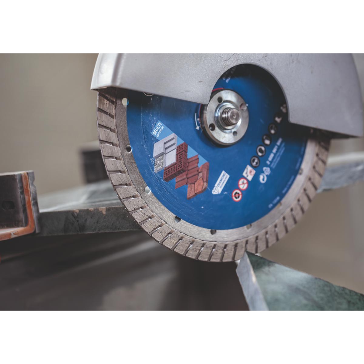 Bosch EXPERT MultiMaterial X-LOCK Diamanttrennscheiben, 22,23 x 2,4 x 12 mm