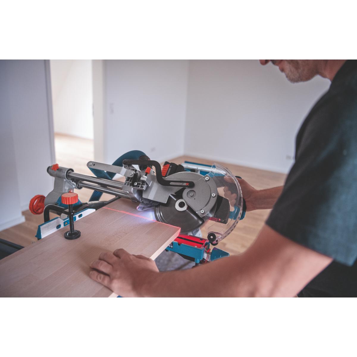 Bosch Akku-Kapp- und Gehrungssäge BITURBO GCM 18V-216 D, 1 x Kreissägeblatt