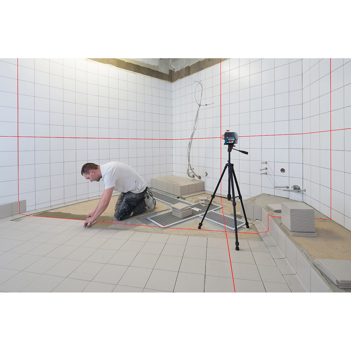 Bosch Linienlaser GLL 3-80 C, mit 4 x 1,5-V-LR6-(AA)-Batterien, Akku-Adapter