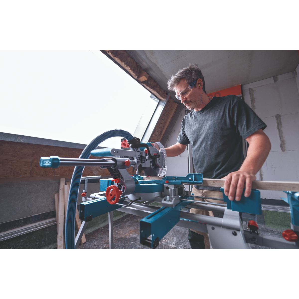 Bosch Akku-Kapp- und Gehrungssäge BITURBO GCM 18V-216 D, 1 x Kreissägeblatt