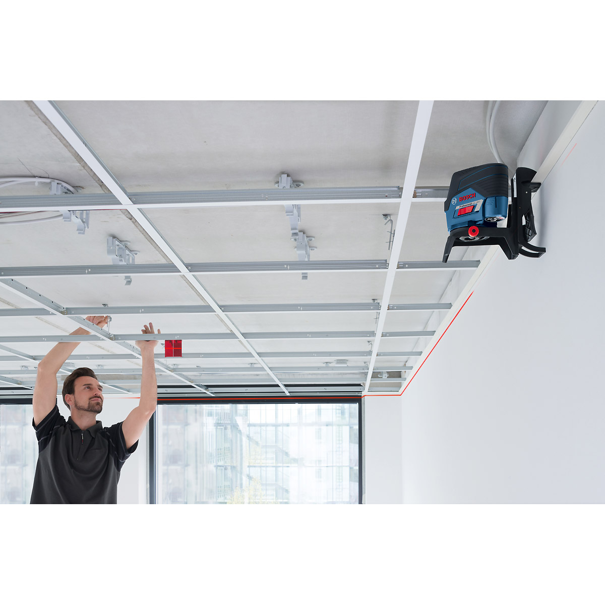 Bosch Kombilaser GCL 2-50 C, mit 4 x 1,5-V-LR6-(AA)-Batterien, Akku-Adapter, RM 2