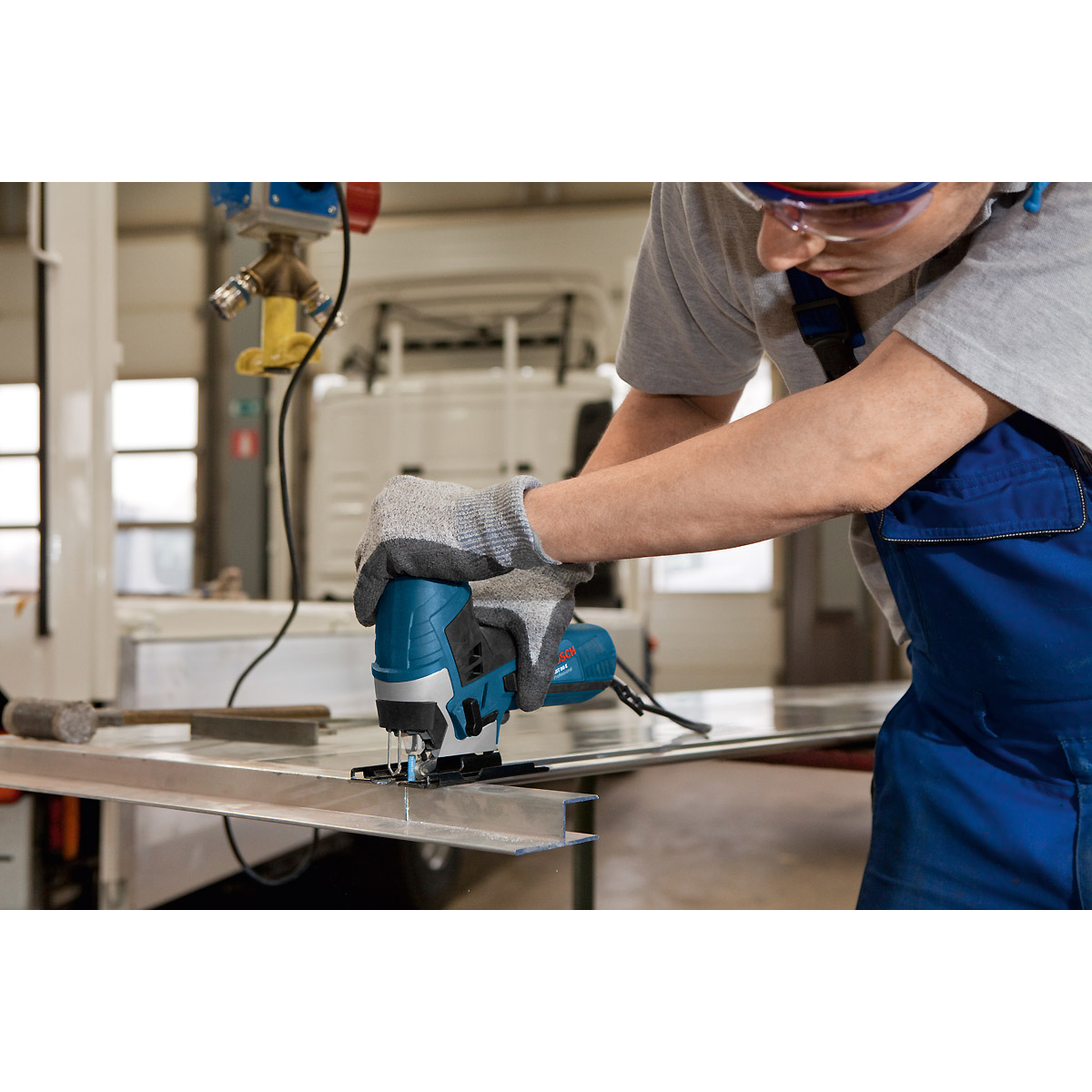 Bosch Stichsäge GST 90 E mit 1 x Stichsägeblatt T 144 D, in Handwerkerkoffer