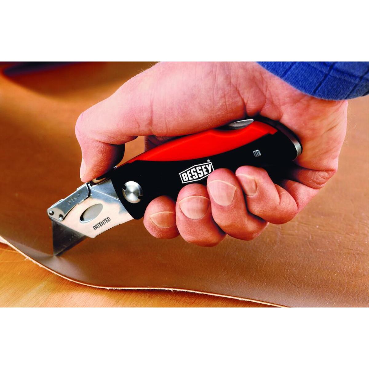 Bessey Cuttermesser mit Kunststoffgriff