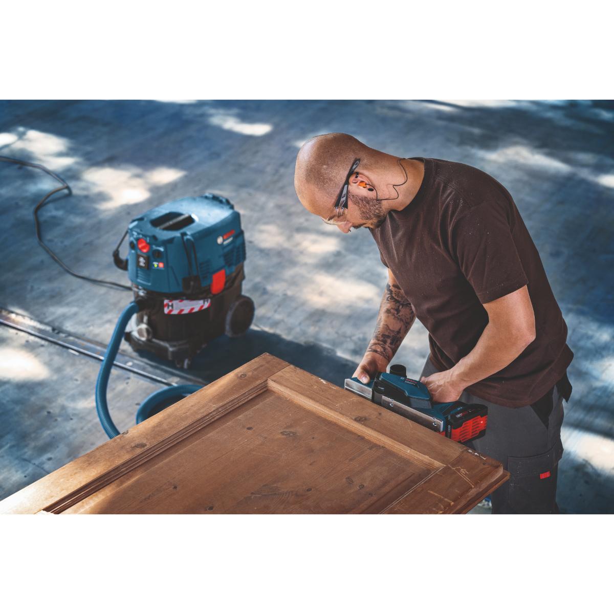 Bosch Akku-Hobel GHO 18V-26 inkl. Staubabsaugung Zubehör 