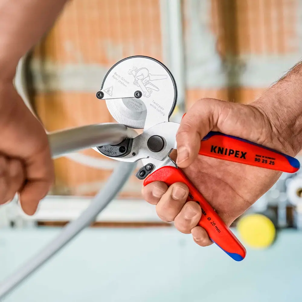 KNIPEX Rohrschneider für Verbund- und Kunststoffrohre mit Mehrkomponenten-Hüllen verchromt 210 mm