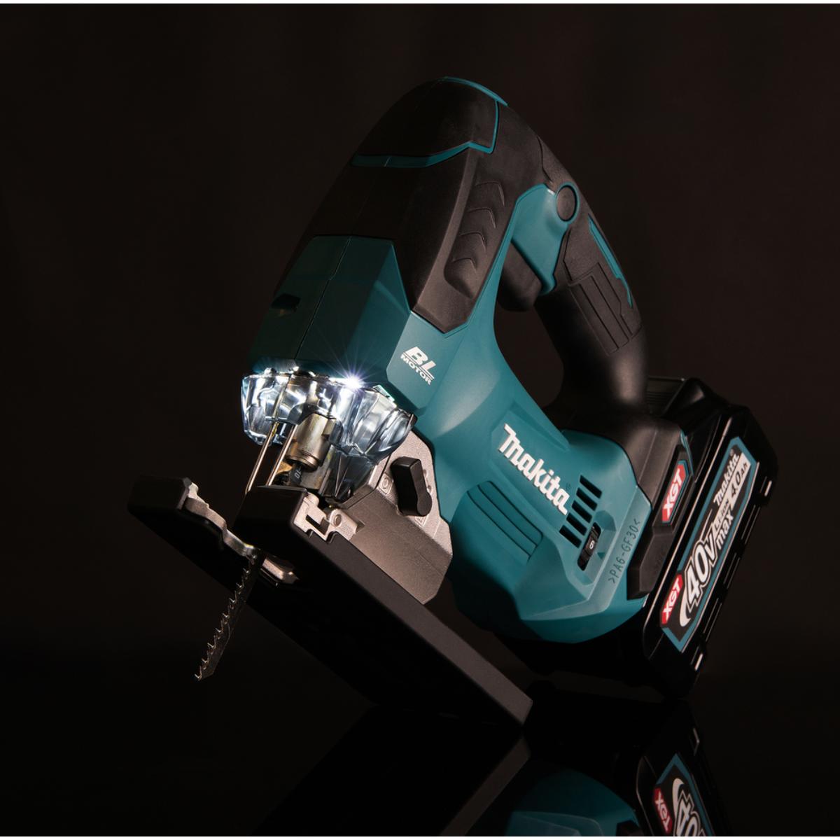 Makita Akku-Pendelhubstichsäge XGT - 40V max. - 135 mm - 800 - 3.500 U/min - JV002GZ