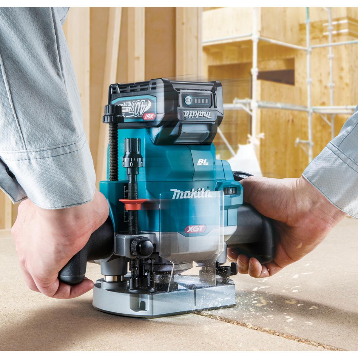 Makita Akku-Oberfräse XGT - 40V max. 12 mm - 8.000-25.000 U/min - RP001GZ