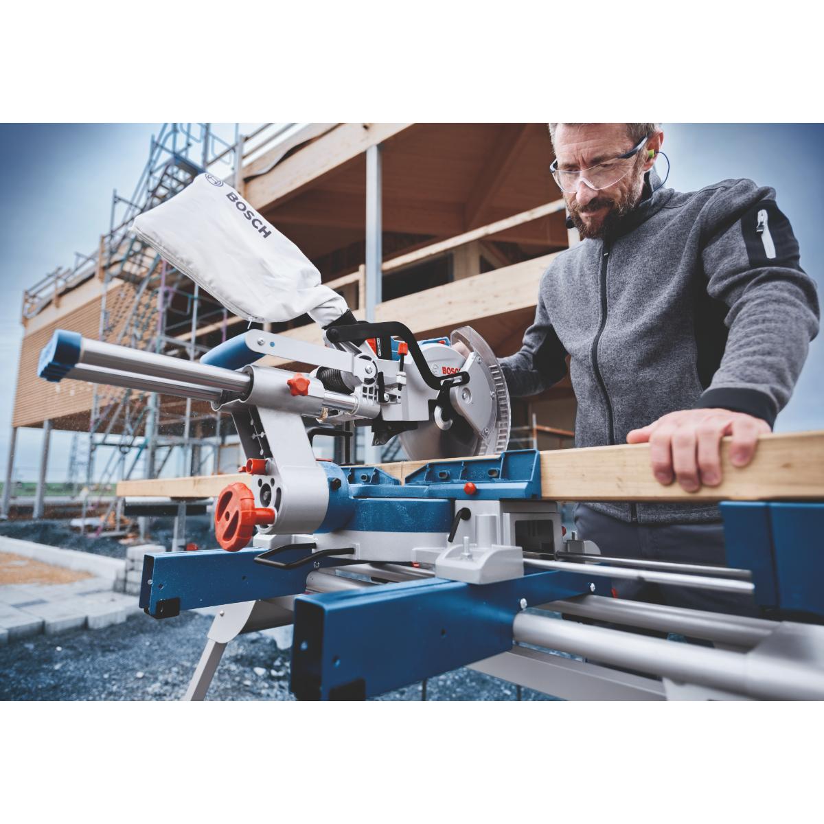 Bosch Akku-Kapp- und Gehrungssäge BITURBO GCM 18V-254 D