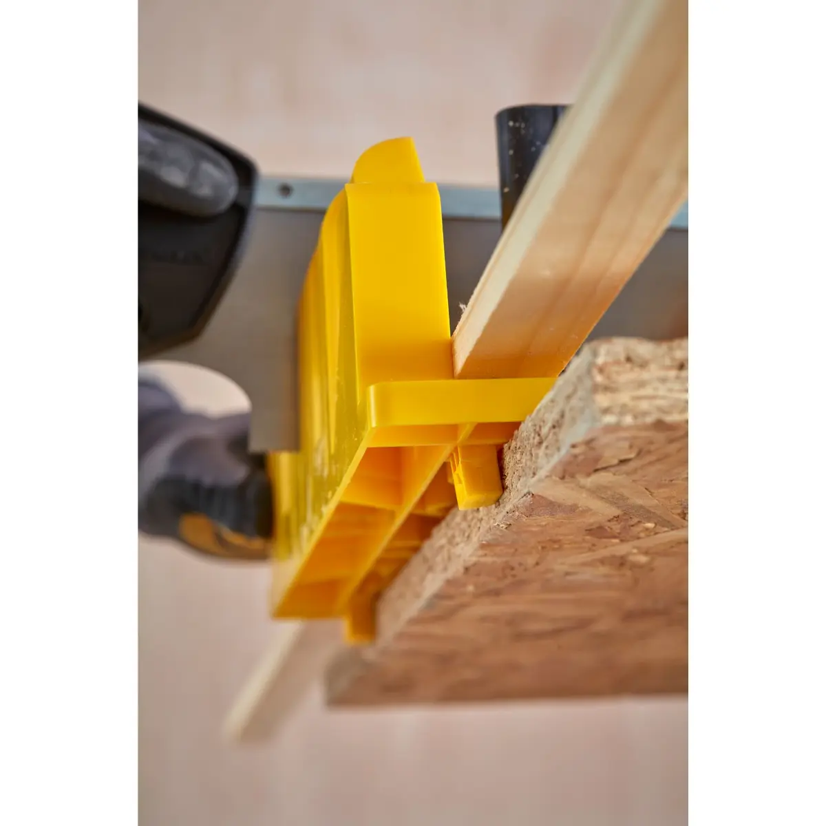 STANLEY Gehrungslade Ku. mit Säge 300 x 130 x 80 mm Integrierter Sägenstop
