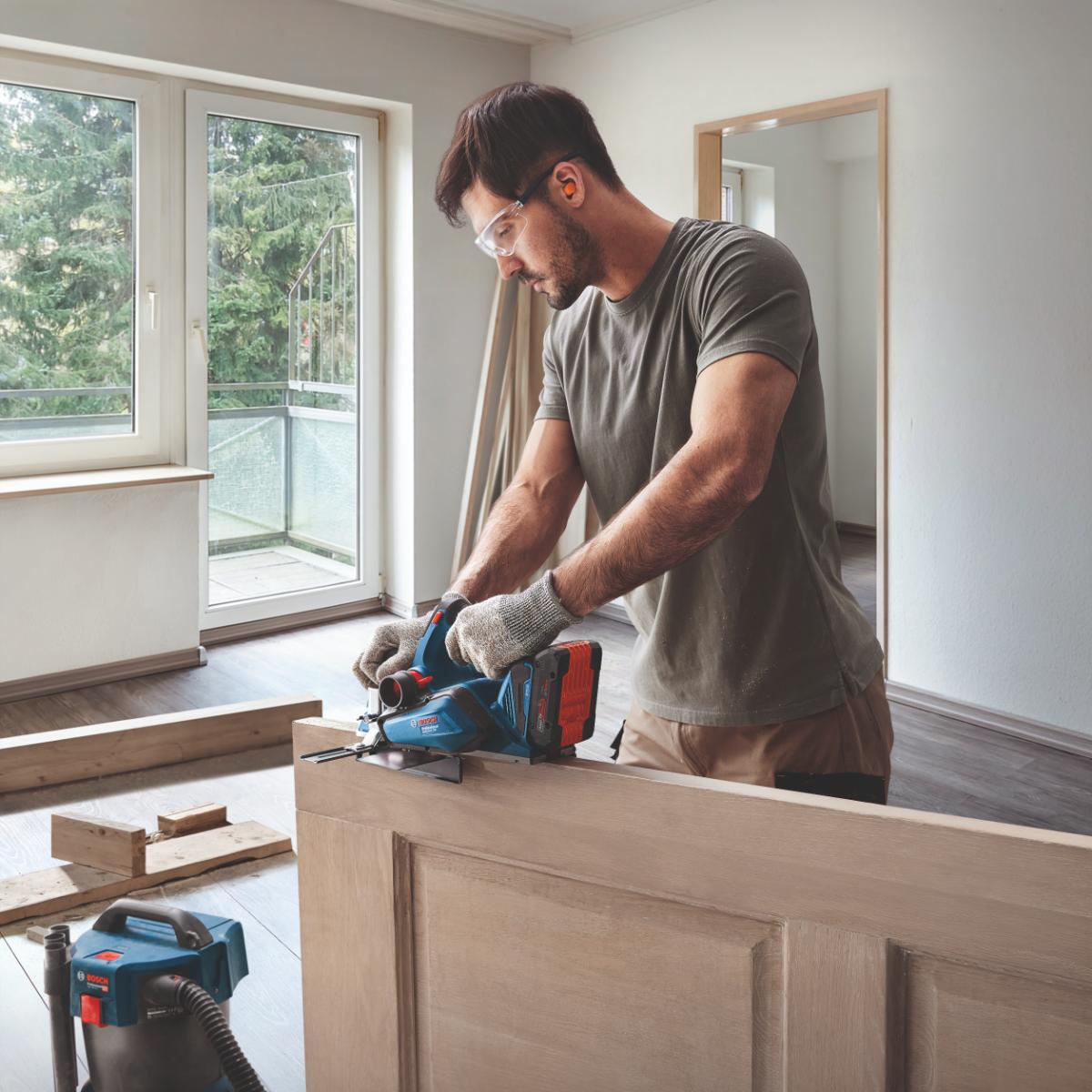 Bosch Akku-Hobel GHO 18V-26 inkl. Staubabsaugung Zubehör 