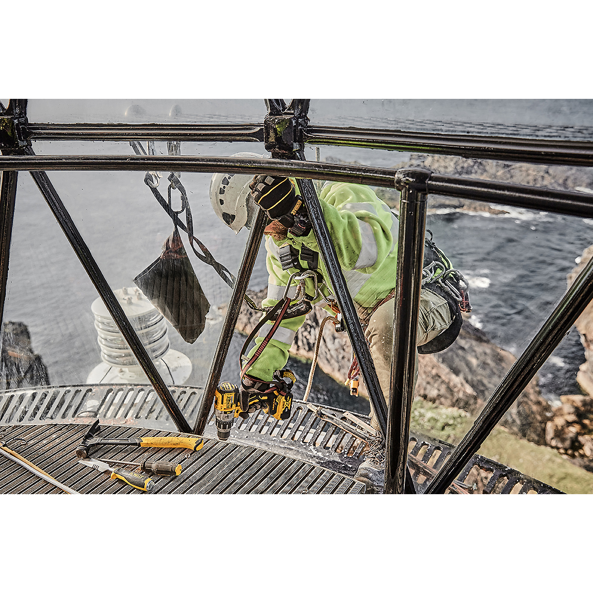 DEWALT Akku 3-Gang-Schlagbohrschrauber 18V + 2 Akku + Schnellladegerät