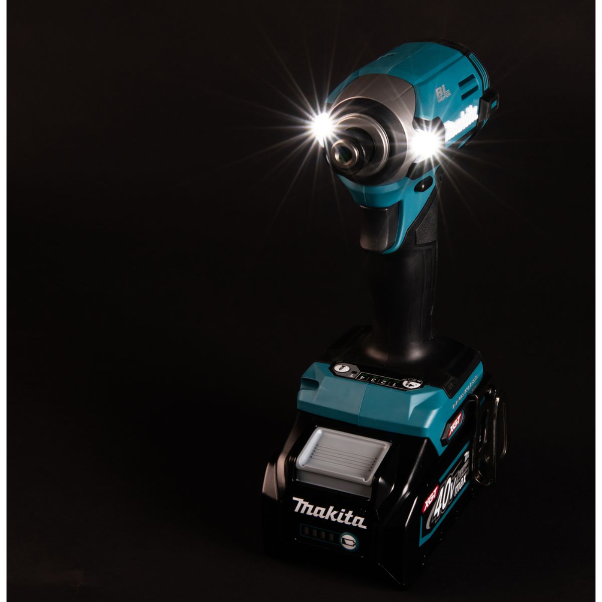 Makita Akku-Schlagschrauber 40V max. / 2,0 Ah, 2 Akkus + Ladegerät im MAKPAC TD003GA202
