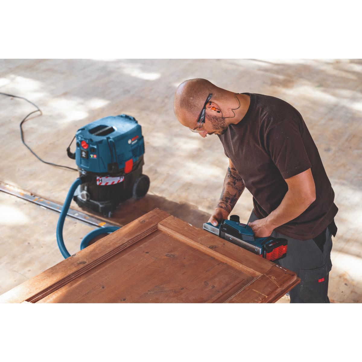 Bosch Akku-Hobel GHO 18V-26 inkl. Staubabsaugung Zubehör 