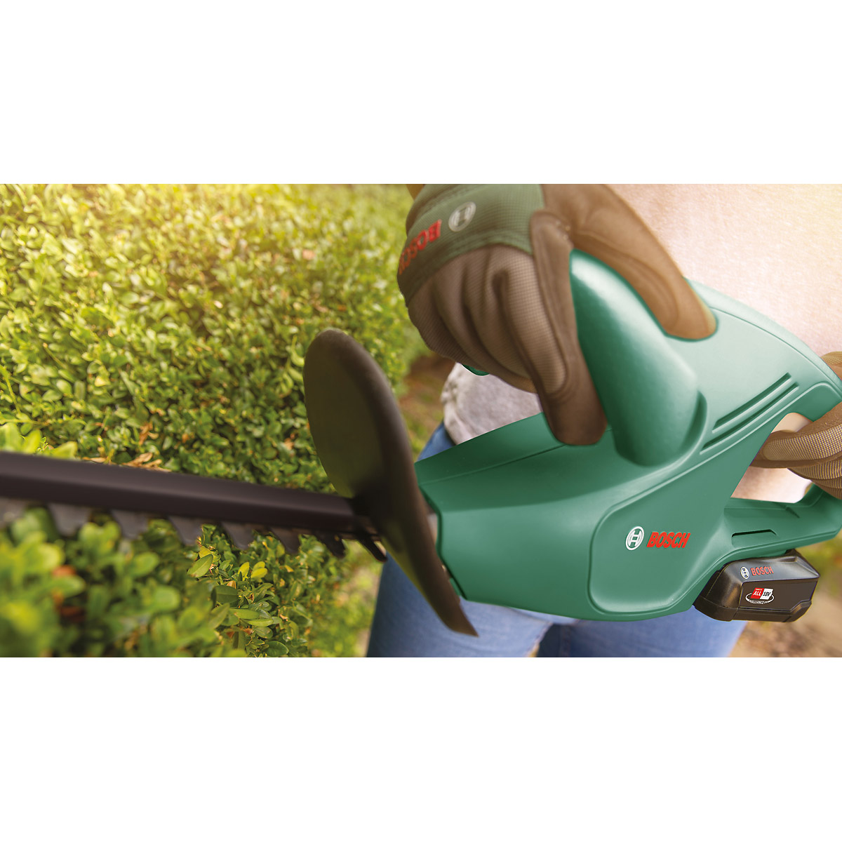 Bosch Heckenschere EasyHedgeCut 18-45 mit 1x Akkupack, Ladegerät,Messerabdeckung
