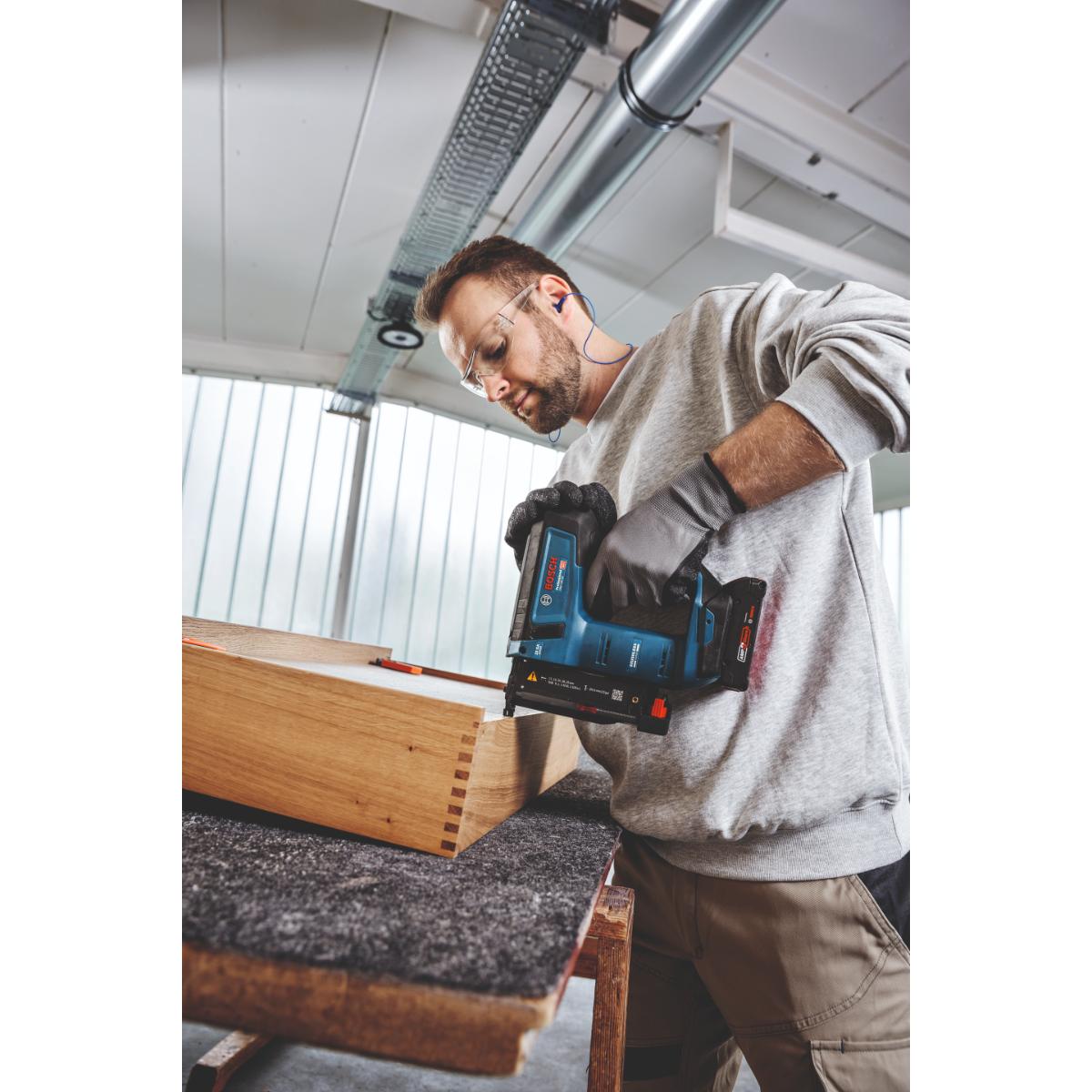 Bosch Akku-Holznagler GNH 18V-35