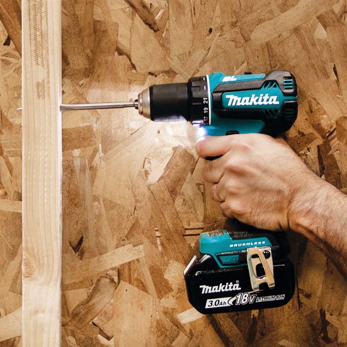 Makita Akku-Bohrschrauber LXT 18V / 3,0 Ah, 2 Akkus + Ladegerät im MAKPAC - DDF485RFJ
