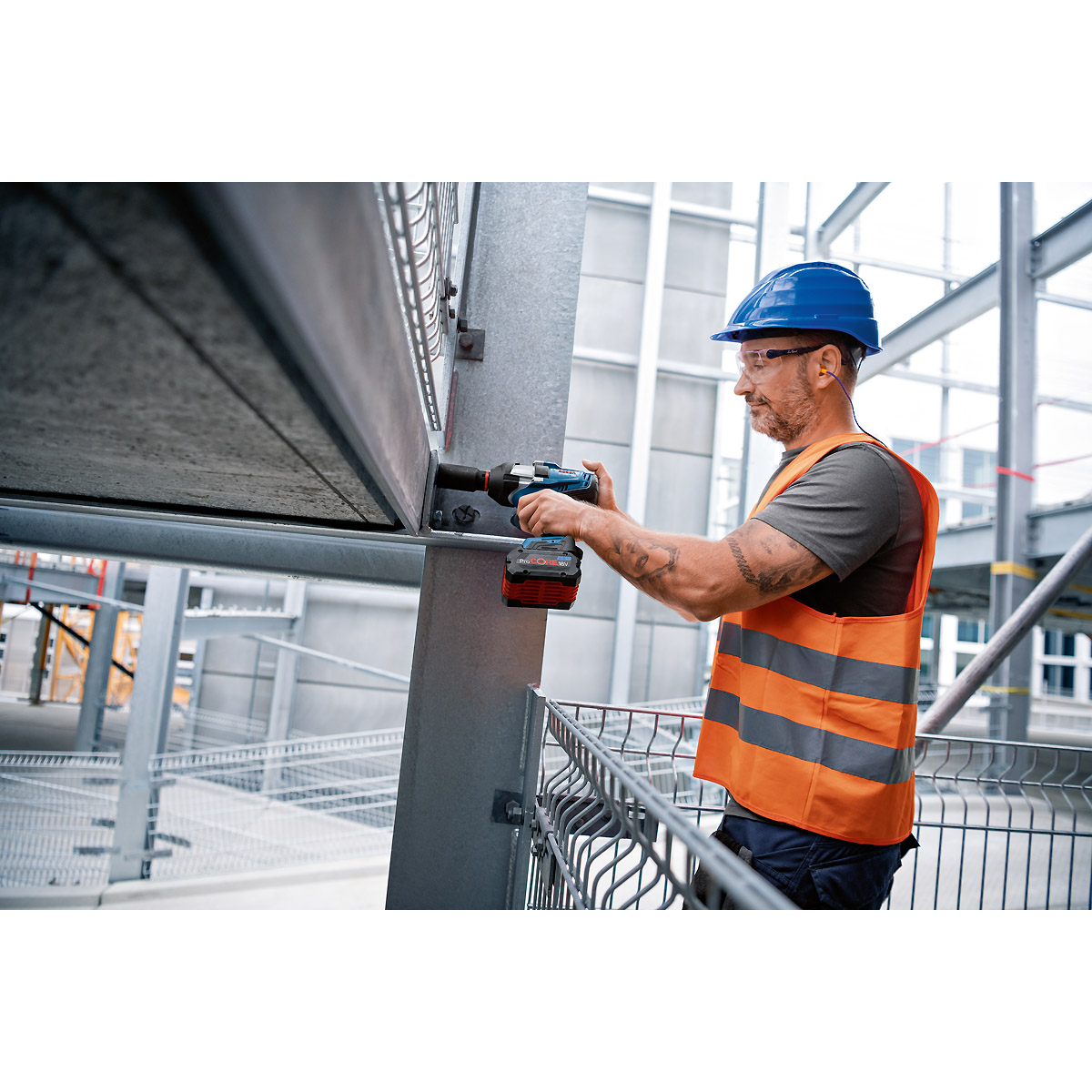 Bosch Akku-Drehschlagschrauber GDS 18V-1000 C in L-BOXX