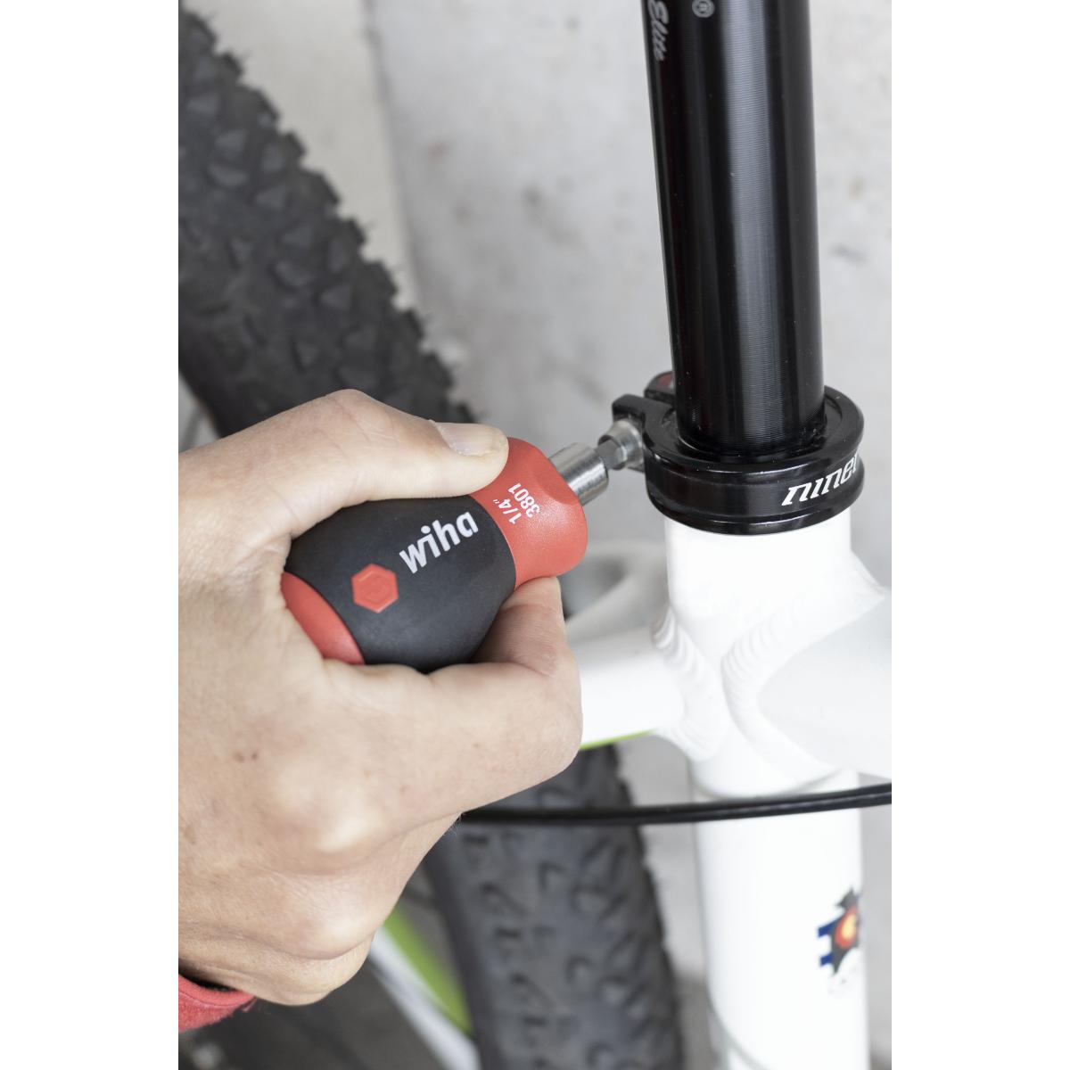 Wiha Schraubendreher mit Bit Magazin magnetisch Pozidriv, Phillips mit 6 Bits, Stubby, 1/4 zoll in SB-Kartonverpackung