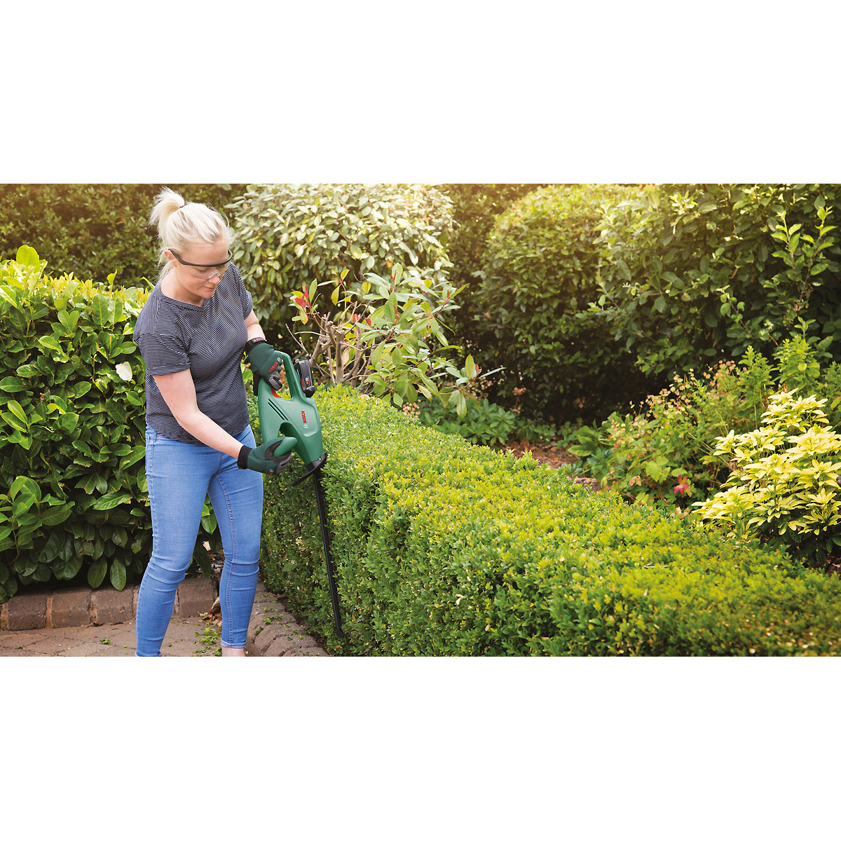 Bosch Heckenschere EasyHedgeCut 18-45 mit 1x Akkupack, Ladegerät,Messerabdeckung