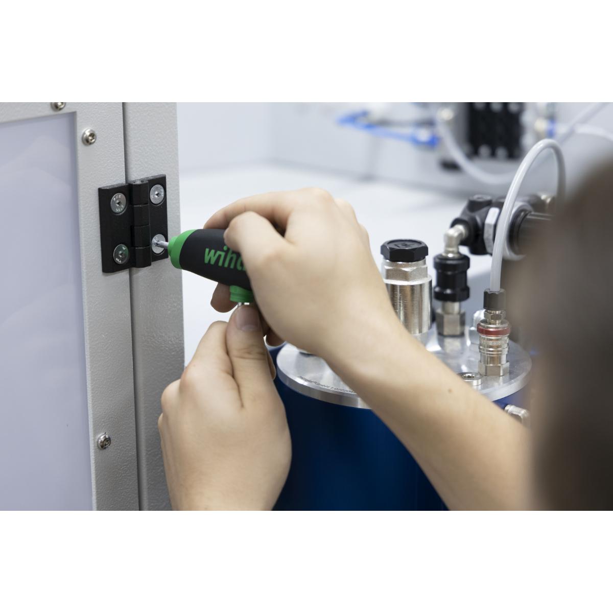 Wiha Stiftschlüssel mit Quergriff Set ComfortGrip TORX 7-teilges Set mit Seitenabtrieb, mattverchromt im Werkbankständer