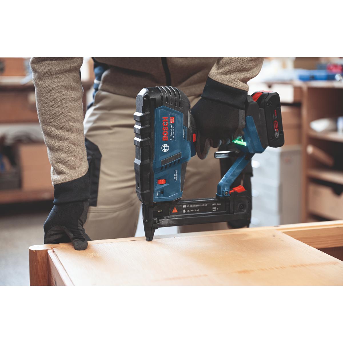 Bosch Akku-Holzklammerer GTH 18V-38 M inkl. L-BOXX 238