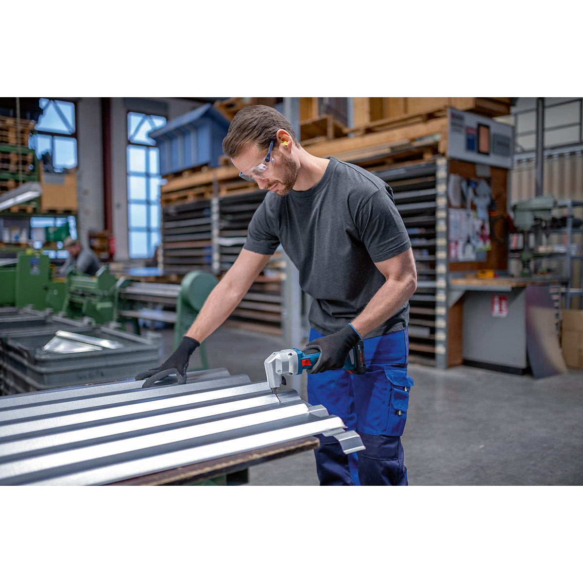 Bosch Akku-Nager GNA 18V-16 E, 2 Akku ProCORE18V 4.0Ah, Ladg. u. L-BOXX