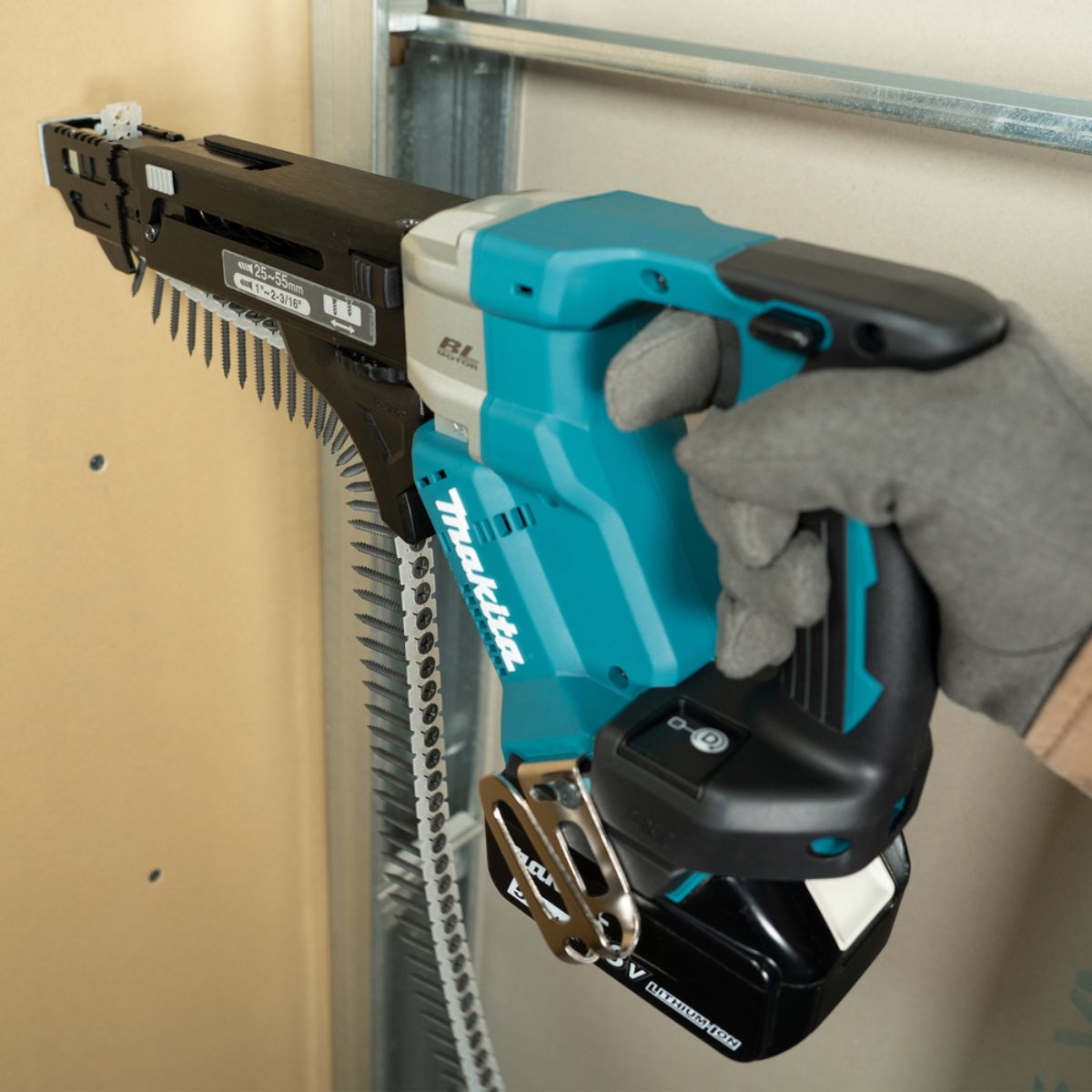 Makita Akku-Magazinschrauber 18V (ohne Akku, ohne Ladegerät) DFR551Z
