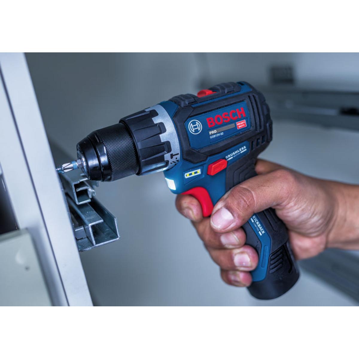 Bosch Akku-Schlagbohrschrauber GSB12V-32, 2x Akku GBA 12V 2.0Ah in L-BOXX